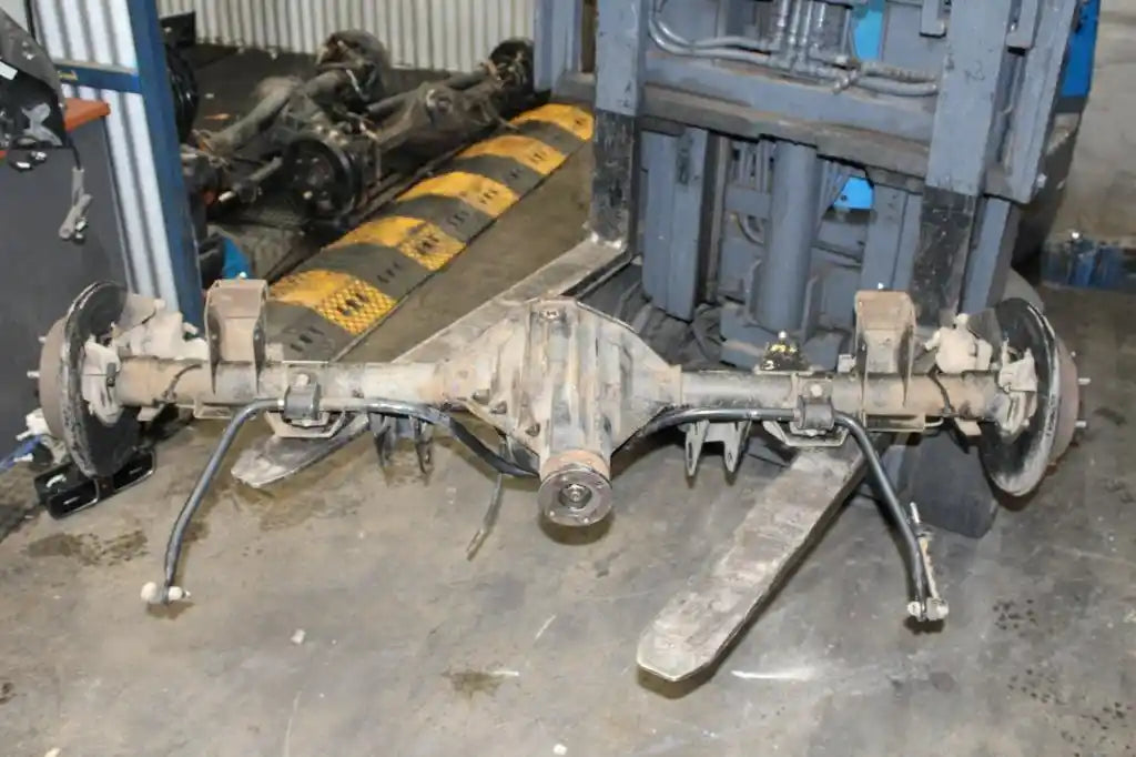 Used Ssangyong, Rexton Rear Diff Assembly Y200 2.7 Diesel Auto T/M 3.31 Ratio 03/04 06/06 2005 – image 1 - All Good Parts