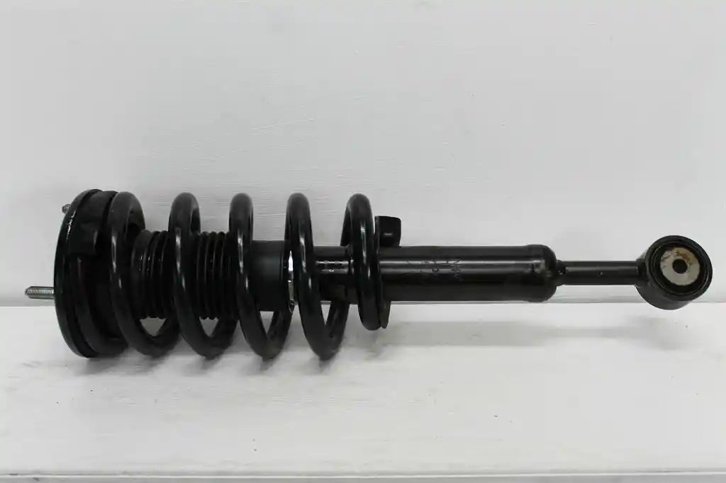 Used Ssangyong, Rexton Right Front Strut Y400 10/18 2023 – image 1 - All Good Parts