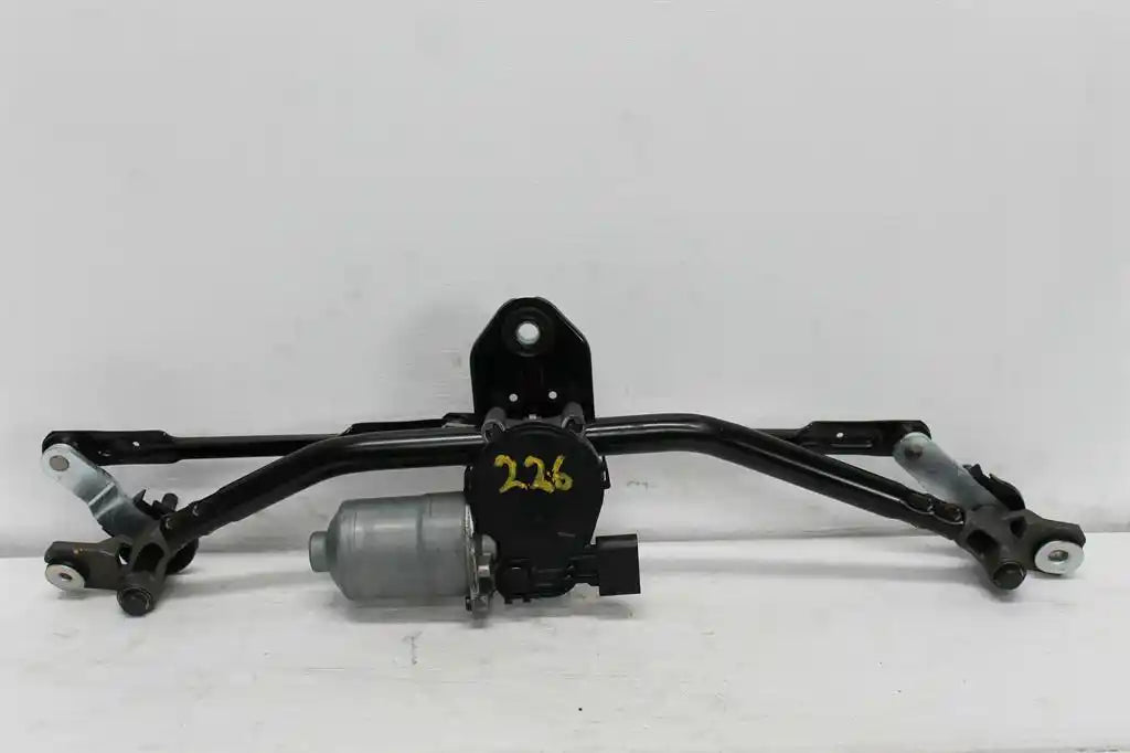Used Ssangyong, Rexton Wiper Motor Front Y400/Y450 10/18 2023 – image 1 - All Good Parts