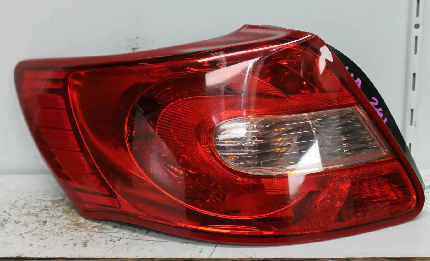 Used Suzuki, Kizashi Left Taillight Fr 12/09 01/17 2011 – image 1 - All Good Parts