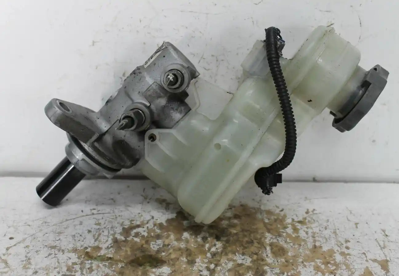 Used Suzuki, Kizashi Master Cylinder Fr 12/09 01/17 2011 – image 1 - All Good Parts