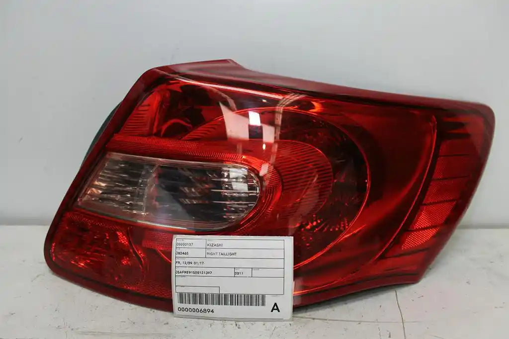 Used Suzuki, Kizashi Right Taillight Fr 12/09 01/17 2011 – image 1 - All Good Parts