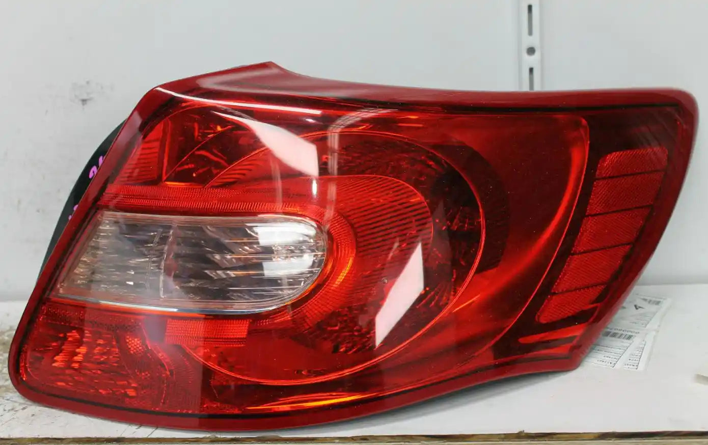 Used Suzuki, Kizashi Right Taillight Fr 12/09 01/17 2011 – image 1 - All Good Parts