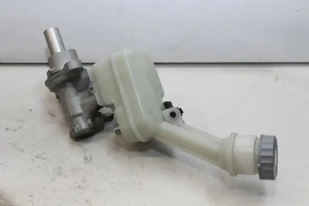 Used Suzuki, S Cross Master Cylinder Jy 09/13 05/22 2019 – image 1 - All Good Parts