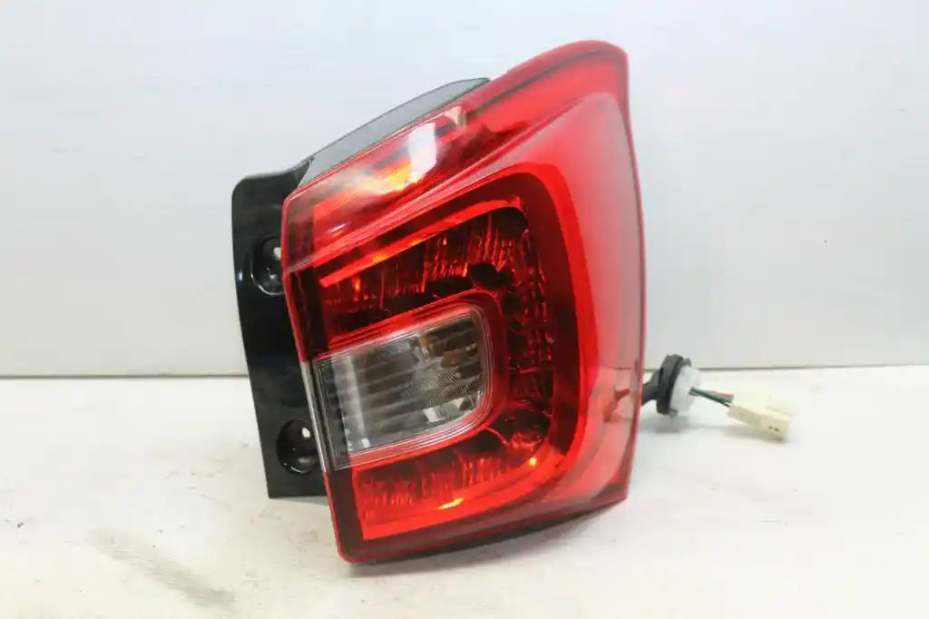 Used Suzuki, S Cross Right Taillight Jy In Body Led Type 11/16 05/22 2019 – image 1 - All Good Parts