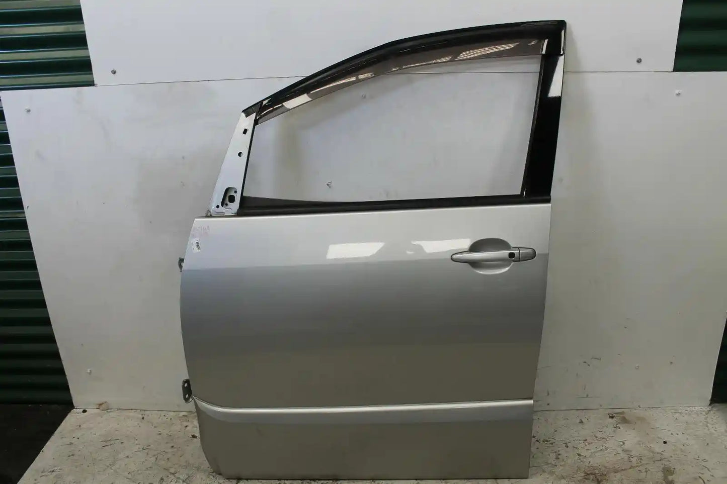 Used Toyota, Estima Left Front Door Xr50 Aeras W/ Mould Type 05 19 (Import) 2007 – image 1 - All Good Parts