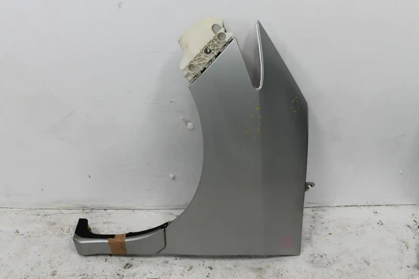 Used Toyota, Estima Left Guard Xr50 Aeras W/ Mould Type 05 19 (Import) 2007 – image 1 - All Good Parts