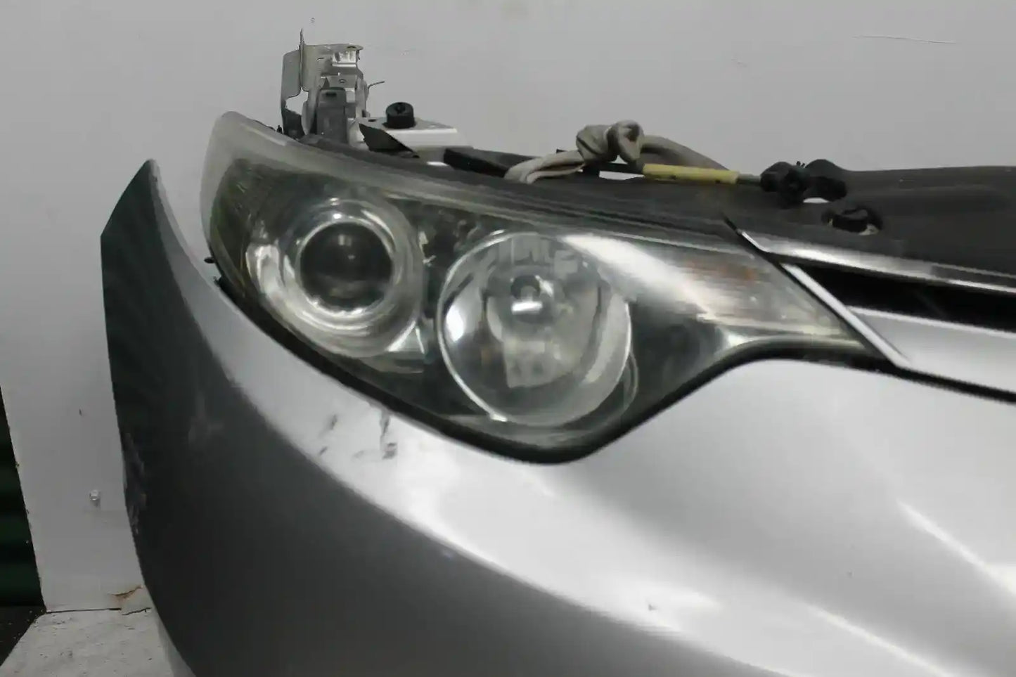 Used Toyota, Estima Right Headlamp Xr50 Hid Type Elect Adj Blue Inner Lens# 28192 05 19 (Import) 2007 – image 1 - All Good Parts