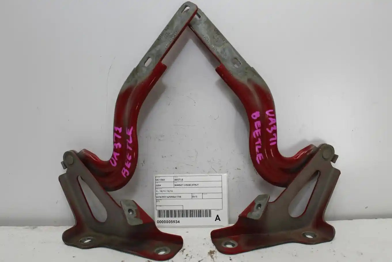 Used Volkswagen, Beetle Bonnet Hinge/Strut 1L 10/12 12/16 2013 – image 1 - All Good Parts
