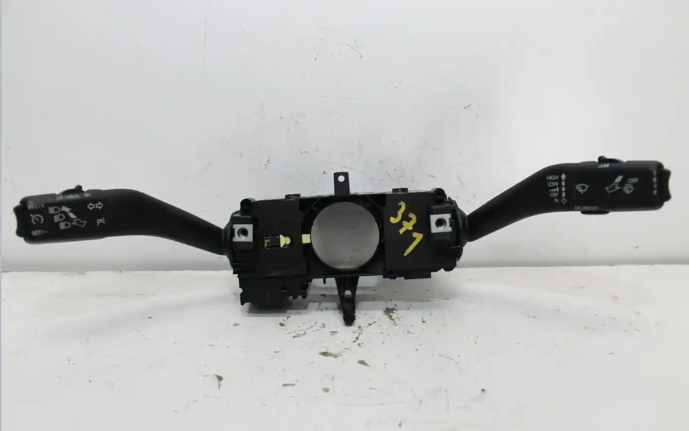 Used Volkswagen, Beetle Combination Switch 1L 10/12 12/16 2013 – image 1 - All Good Parts