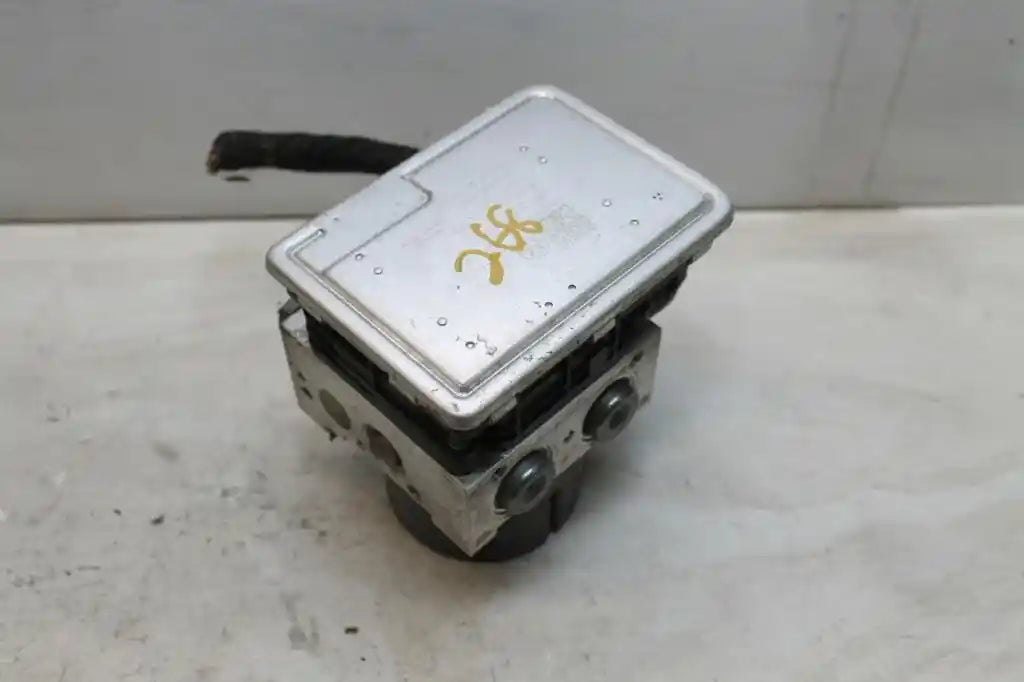 Used Volkswagen, Caddy Abs Pump/Modulator 2Kn P/N 7E0614517M 12/15 02/21 2017 – image 1 - All Good Parts
