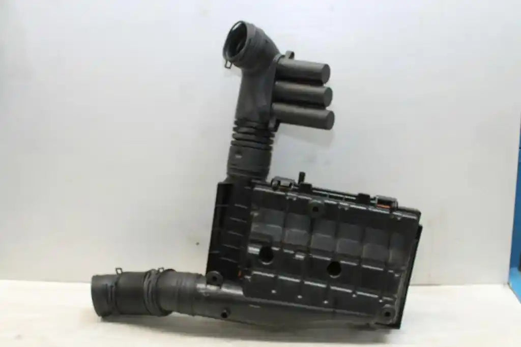 Used Volkswagen, Caddy Air Cleaner/Box Air Cleaner 2Kn 1.2/1.4 Petrol 07/15 02/21 2017 – image 1 - All Good Parts