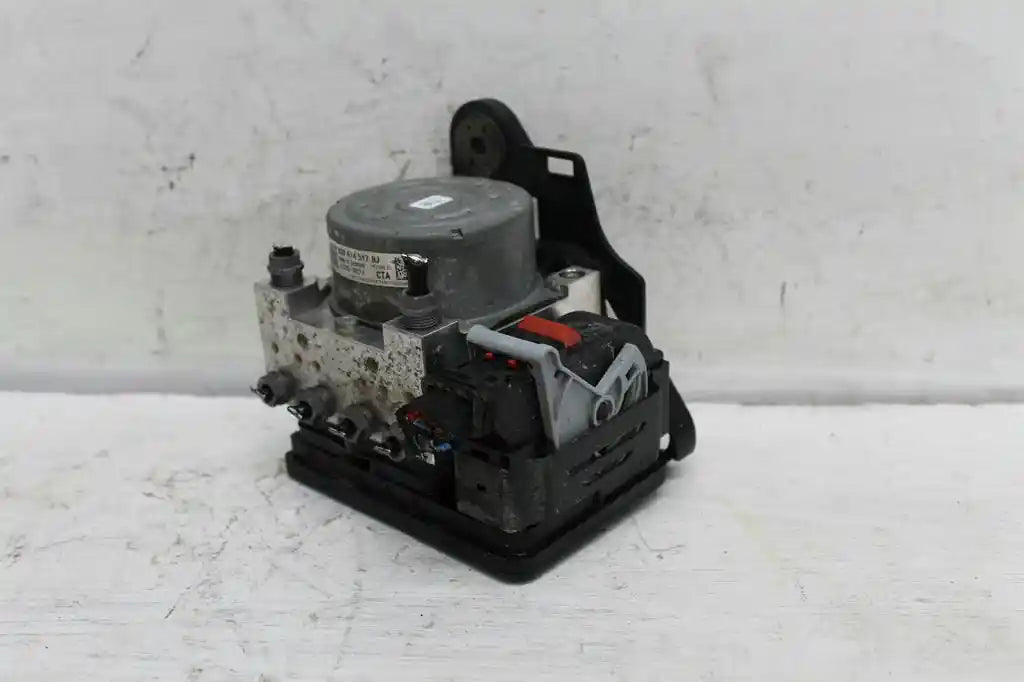 Used Volkswagen, Golf Abs Pump/Modulator Gen 7 On Motor P/N 5Q0614517Bj 12/12 08/20 2016 – image 1 - All Good Parts