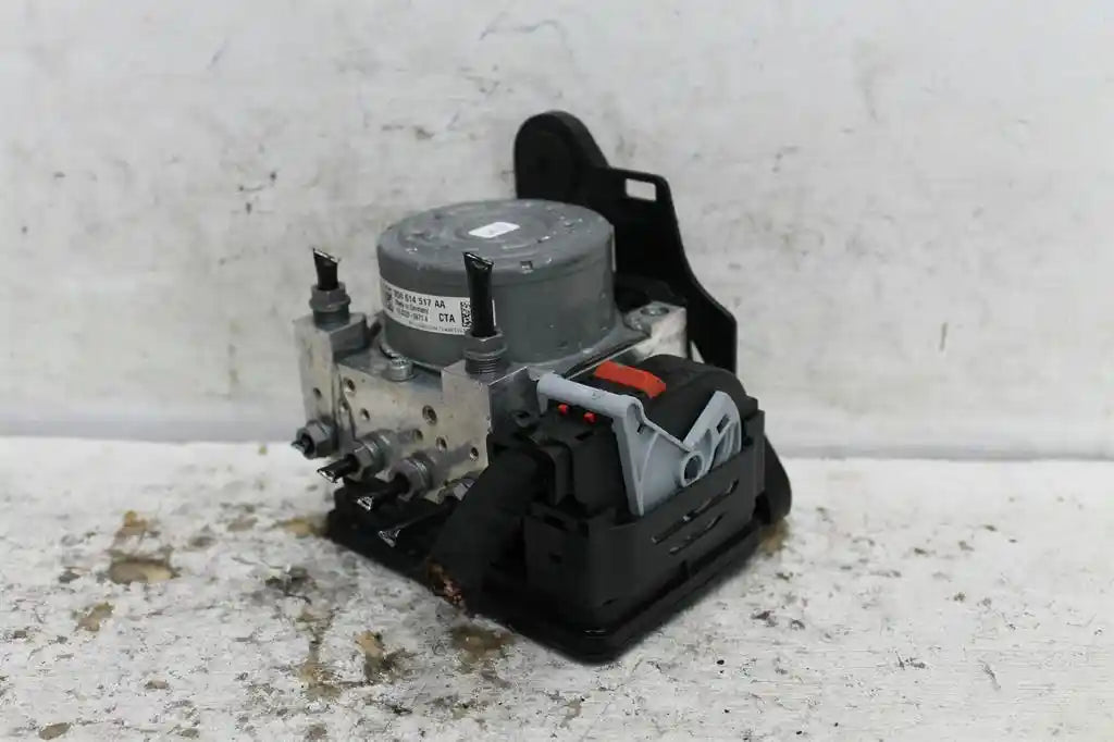 Used Volkswagen, Golf Abs Pump/Modulator Gen 7 On Motor P/N 3Q0614517Aa 12/12 08/20 2016 – image 1 - All Good Parts