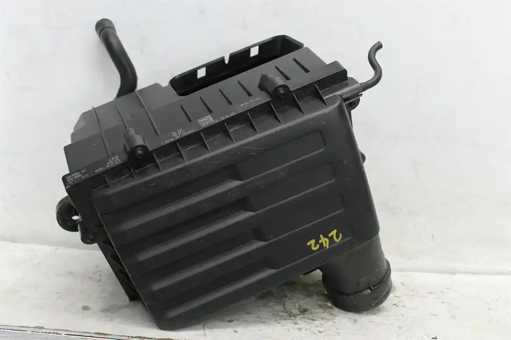 Used Volkswagen, Golf Air Cleaner/Box Air Cleaner Gen 7 1.8 Petrol 05/15 2016 – image 1 - All Good Parts