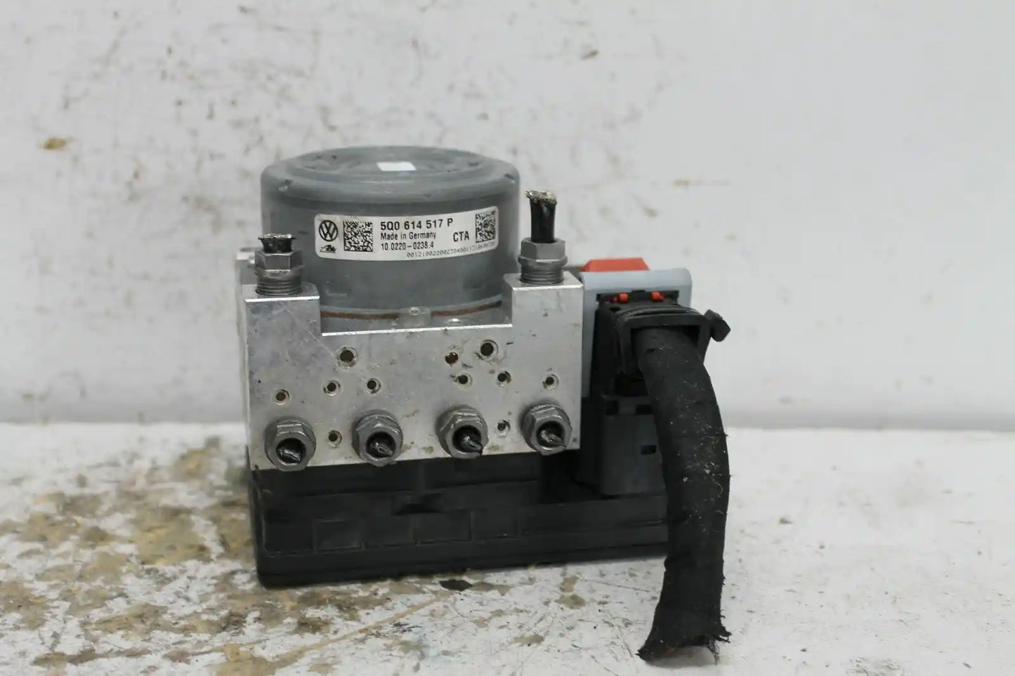 Used Volkswagen, Golf Abs Pump/Modulator Gen 7 On Motor P/N 5Q0614517P 12/12 08/20 2014 – main images - All Good Parts