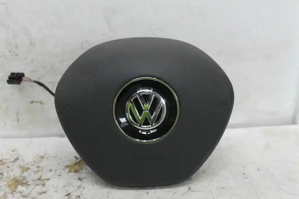Used Volkswagen, Golf Right Airbag Steering Wheel Trapezium Type Gen 7 12/12 08/20 2016 – image 1 - All Good Parts