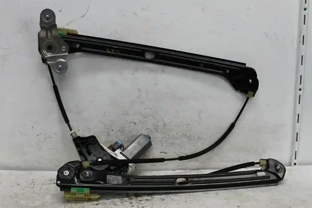 Used Volkswagen, Golf Right Front Window Reg/Motor Gen 7 5Dr Hatch/Wagon 12/12 08/20 2016 – image 1 - All Good Parts