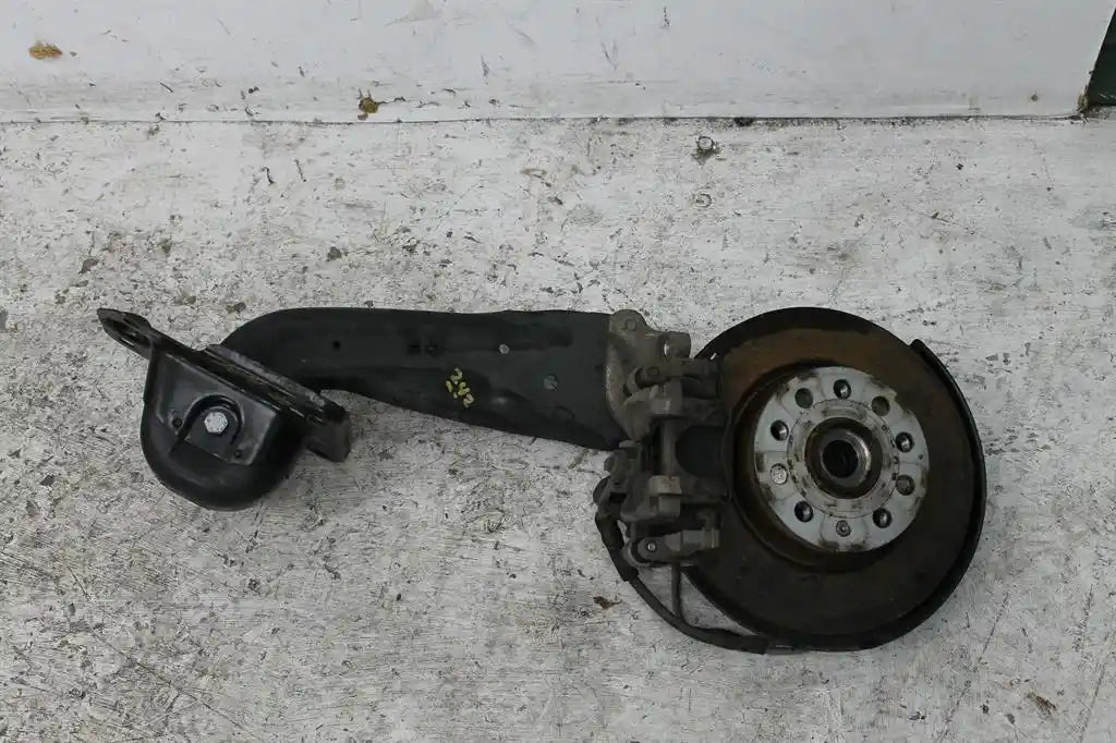 Used Volkswagen, Golf Right Rear Hub Assembly Gen 7 Awd 04/14 08/20 2016 – image 1 - All Good Parts