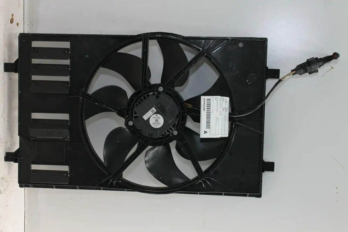 Used Volkswagen, Golf Fan Single Fan Assy 1.4 Petrol Cxsa/Chpa/Cmba/Czca/Czda/Cpta Code 400W (Brose) Gen 7 12/12 08/20 2014 – image 1 - All Good Parts