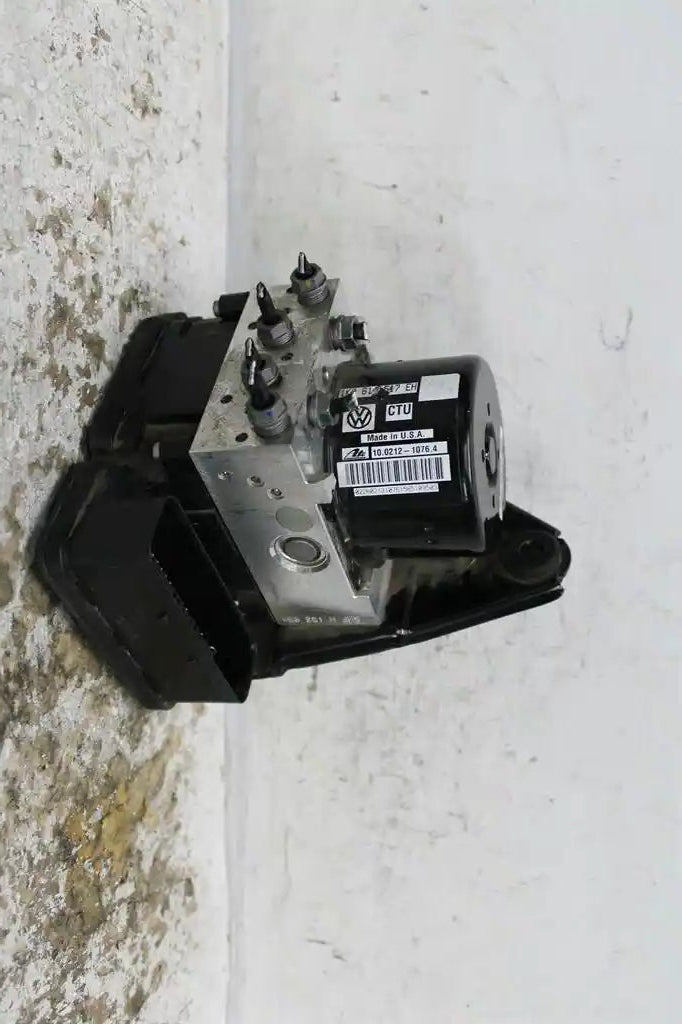 Used Volkswagen, Jetta Abs Pump/Modulator 1B P/N 1K0614517Eh 02/11 12/17 2015 – image 1 - All Good Parts