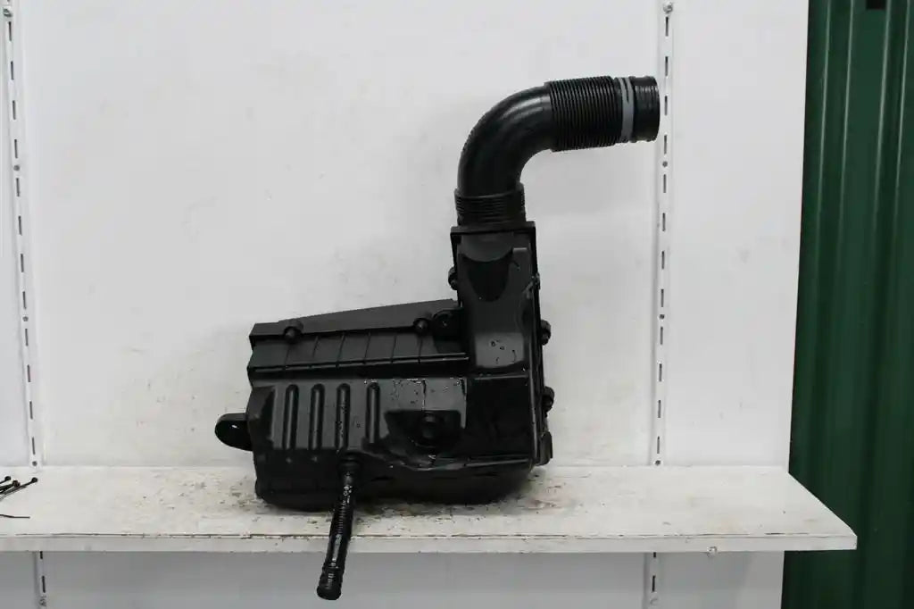 Used Volkswagen, Jetta Air Cleaner/Box Air Cleaner 1B 1.4 Petrol Cthd Code 02/11 12/17 2015 – image 1 - All Good Parts