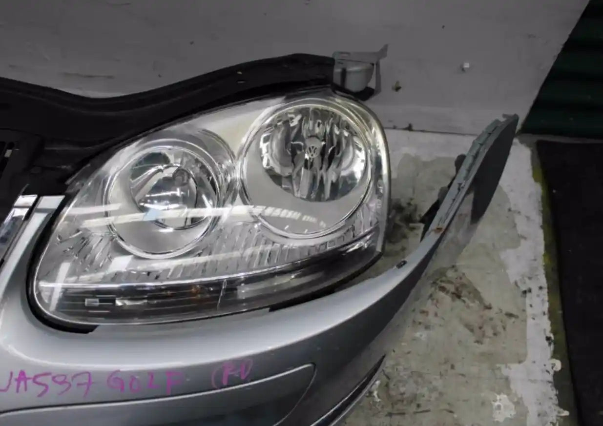 Used Volkswagen, Jetta Left Headlamp 1Km, Std Type, Chrome Reflector, 02/06-07/11 D4989B 2008 – main images - All Good Parts