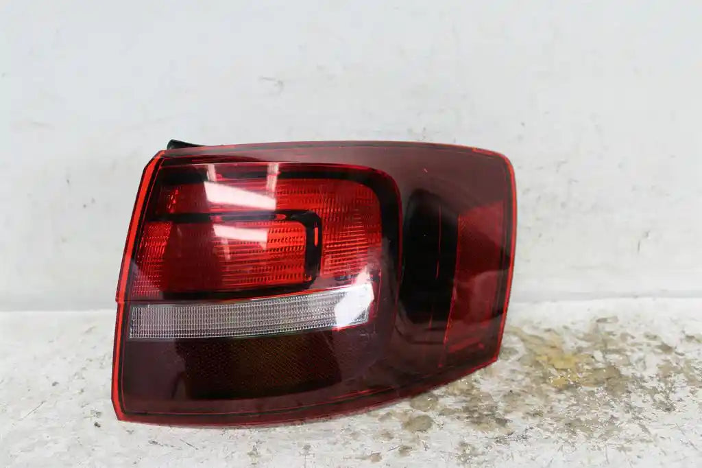 Used Volkswagen, Jetta Right Taillight 1B Darkened Type 11/14 12/17 2015 – image 1 - All Good Parts