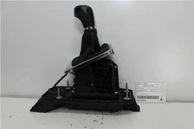 Used Volkswagen, Passat Gear Stick/Shifter 3C/Mk6 B7 Auto T/M 04/11 05/15 2011 – image 1 - All Good Parts