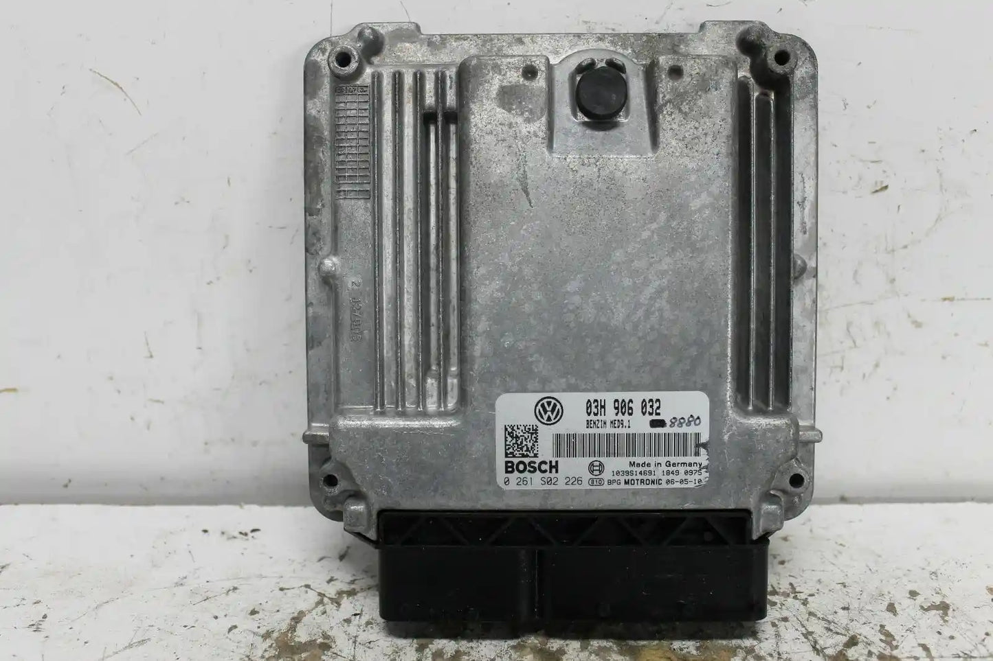 Used Volkswagen, Passat Ecu 3.2 Petrol Axz Code Ecu Only 3C/Mk6 B6 03/06 03/11 2006 – main images - All Good Parts