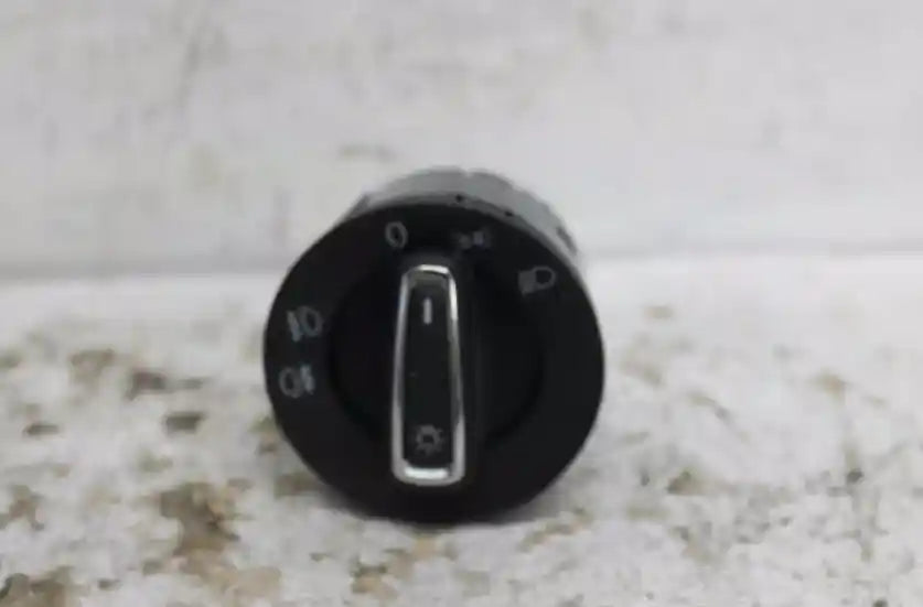 Used Volkswagen, Polo Combination Switch Headlamp Switch 6R 05/14 09/17 2016 – image 1 - All Good Parts