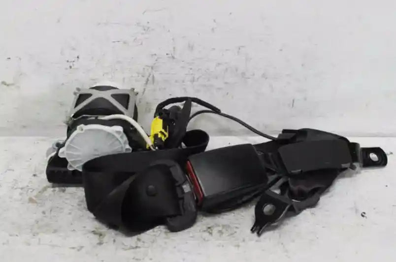 Used Volkswagen, Polo Seat Belt Rh Front Assy (Belt And Stalk) 4 Door Black Type 6R/6C 05/10 08/17 2016 – image 1 - All Good Parts