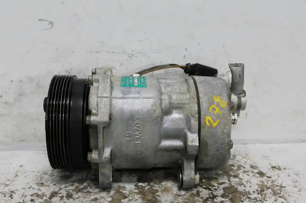 Used Volkswagen, Transporter A/C Compressor T5 2.0 Petrol P/N 7Hd820803C 08/04 02/10 2007 – image 1 - All Good Parts