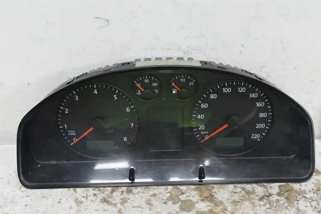Used Volkswagen, Transporter Instrument Cluster Petrol 2.0 Manual T/M T5 08/04 02/10 2007 – image 1 - All Good Parts