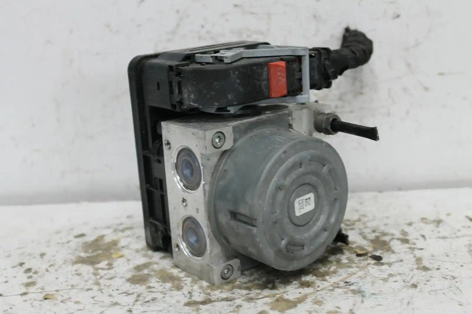Used Volkwagen, Golf Abs Pump/Modulator Gen 7 On Motor P/N 3Q0614517R 12/12 08/20 2015 – image 1 - All Good Parts