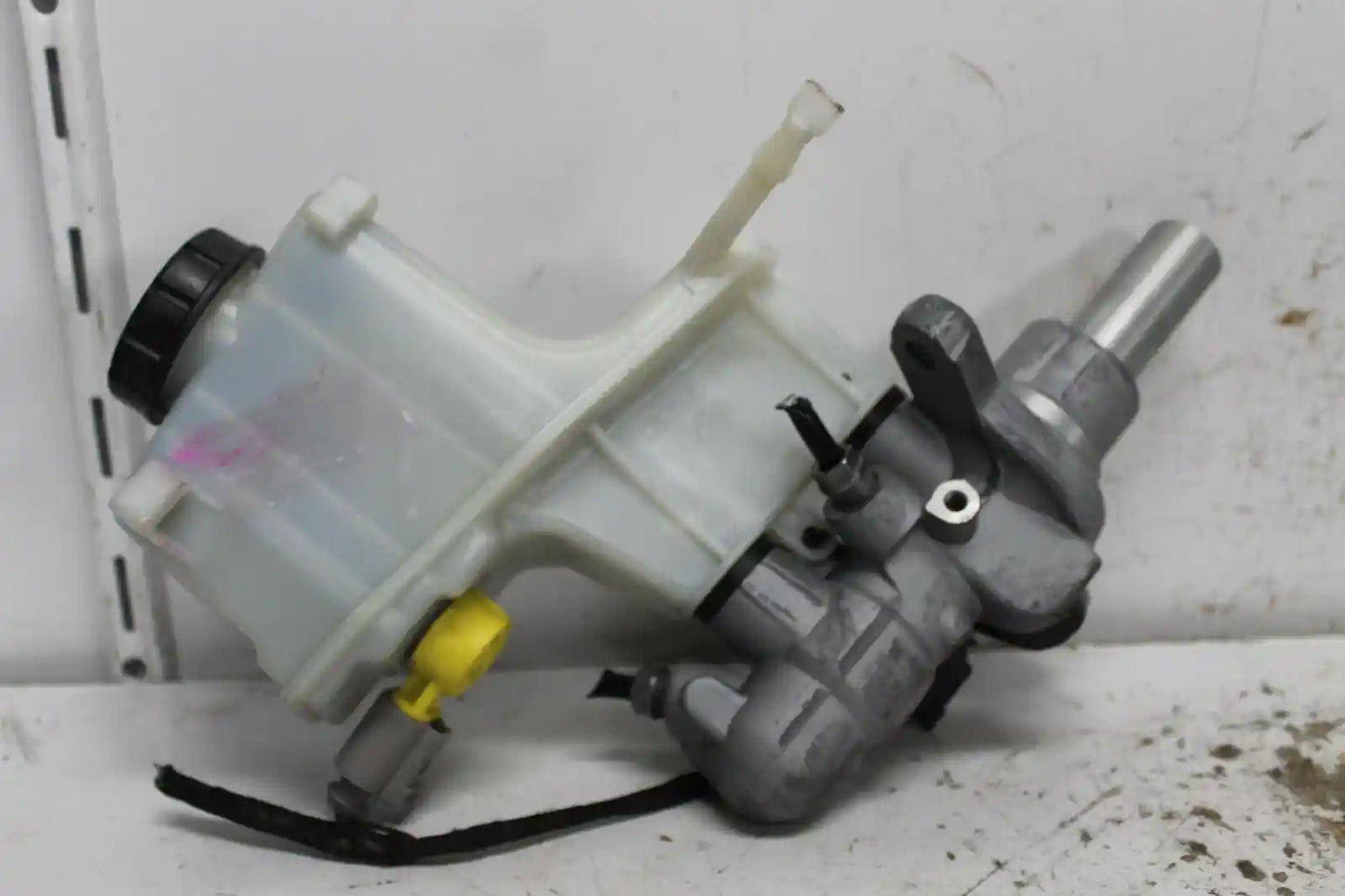 Used Volkwagen, Golf Master Cylinder Gen 7 12/12 08/20 2015 – image 1 - All Good Parts
