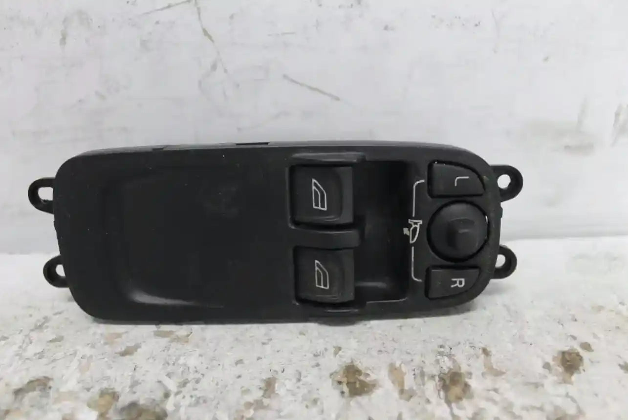 Used Volvo, C30 Power Window Switch Rh Front (Master Switch) Retract Type 04/07 07/13 2008 – main images - All Good Parts