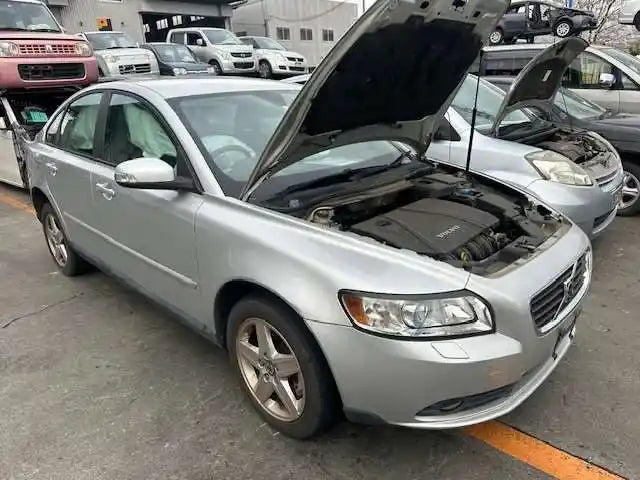 Used Volvo S40 2009 – image 2 - All Good Parts
