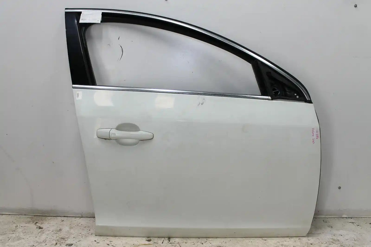 Used Volvo, S60/V60 Right Front Door F Series Sedan/Wagon 12/10 12/18 2014 – image 1 - All Good Parts