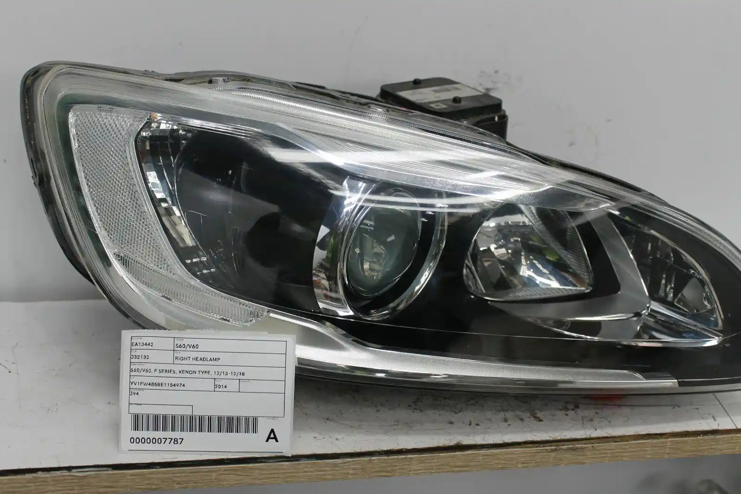 Used Volvo, S60/V60 Right Headlamp S60/V60 F Series Xenon Type 12/13 12/18 2014 – image 1 - All Good Parts