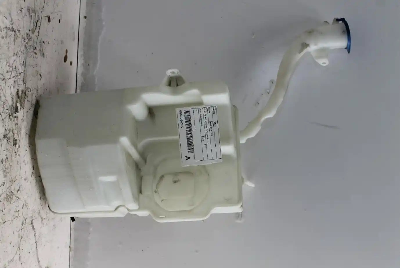 Used Volvo, Xc60 Washer Bottle Dz W/ H/Lamp Washer Type 02/09 09/13 2010 – image 1 - All Good Parts