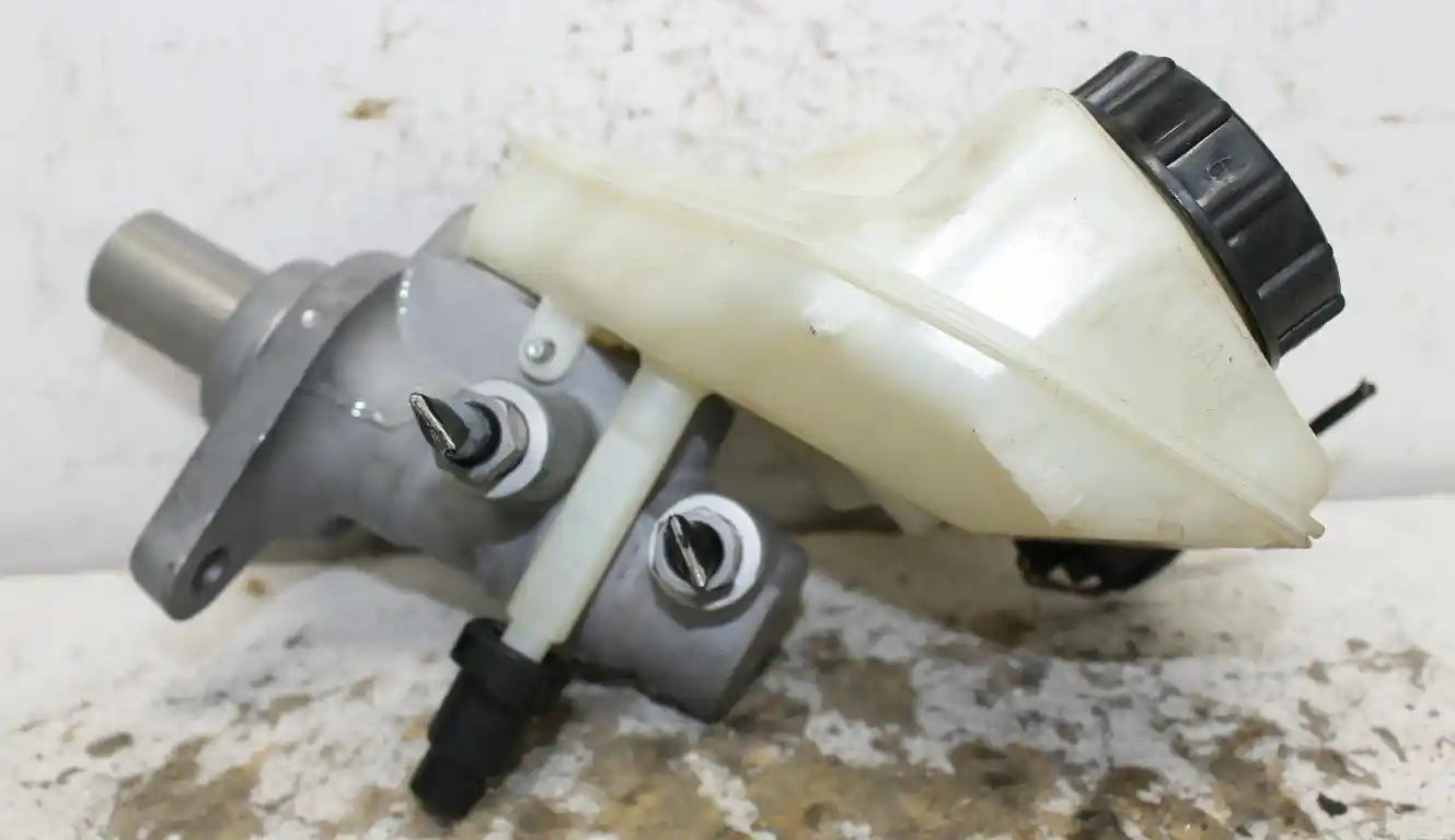 Used Volvo, Xc60 Master Cylinder Dz 02/09 04/17 2012 – main images - All Good Parts