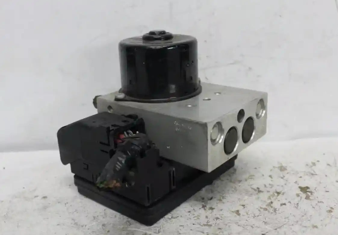 Used Volvo, Xc90 Abs Pump/Modulator P/N P30793446 07/03 12/14 2010 – main images - All Good Parts