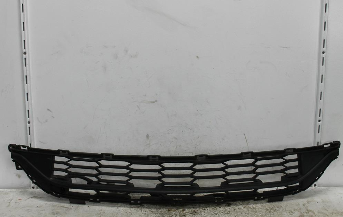 Used Holden, Cruze Grille Bumper Grille Jh 01/15 01/17 2015 – image 1 - All Good Parts