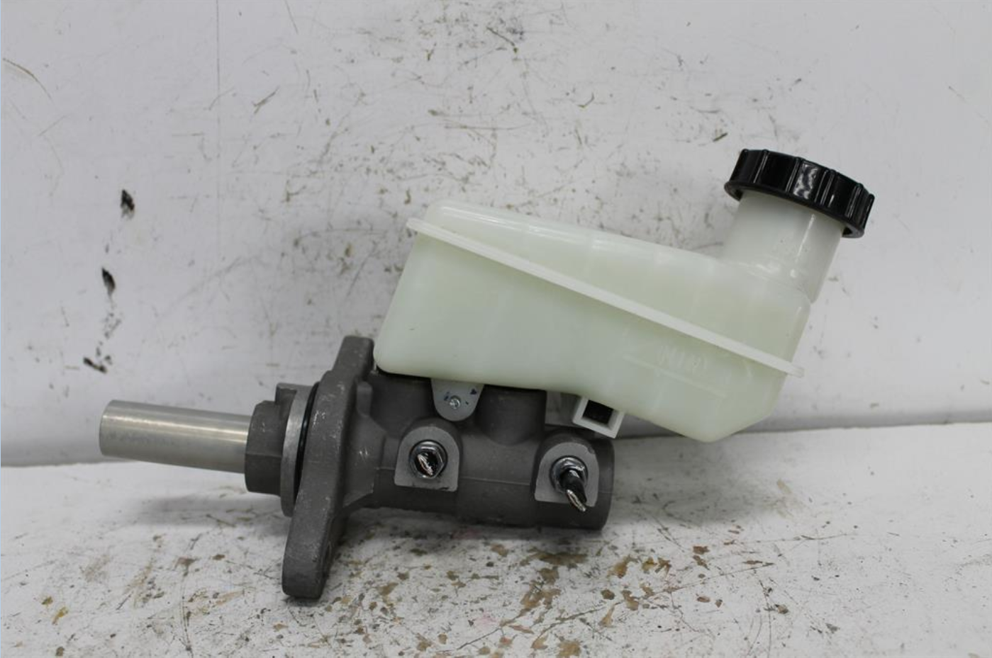 Used LDV, T60 Master Cylinder Sk8C 07/17 2018 – image 1 - All Good Parts