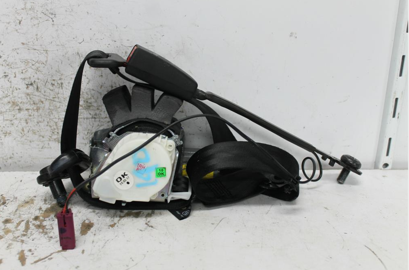 Used Ford, Ecosport Seat Belt Rh Front Assy (Belt And Stalk) Bk Bl 11/13 01/20 2017 – image 1 - All Good Parts