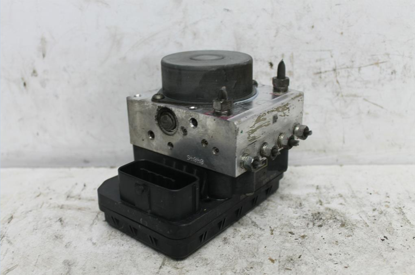 Used Toyota, Corolla Abs Pump/Modulator Zre182R Hatch Non Hybrid Auto T/M 10/12 03/15 2013 – image 1 - All Good Parts