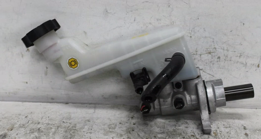 Used Hyundai, Veloster Master Cylinder Fs 12/11 08/19 2013 – image 1 - All Good Parts
