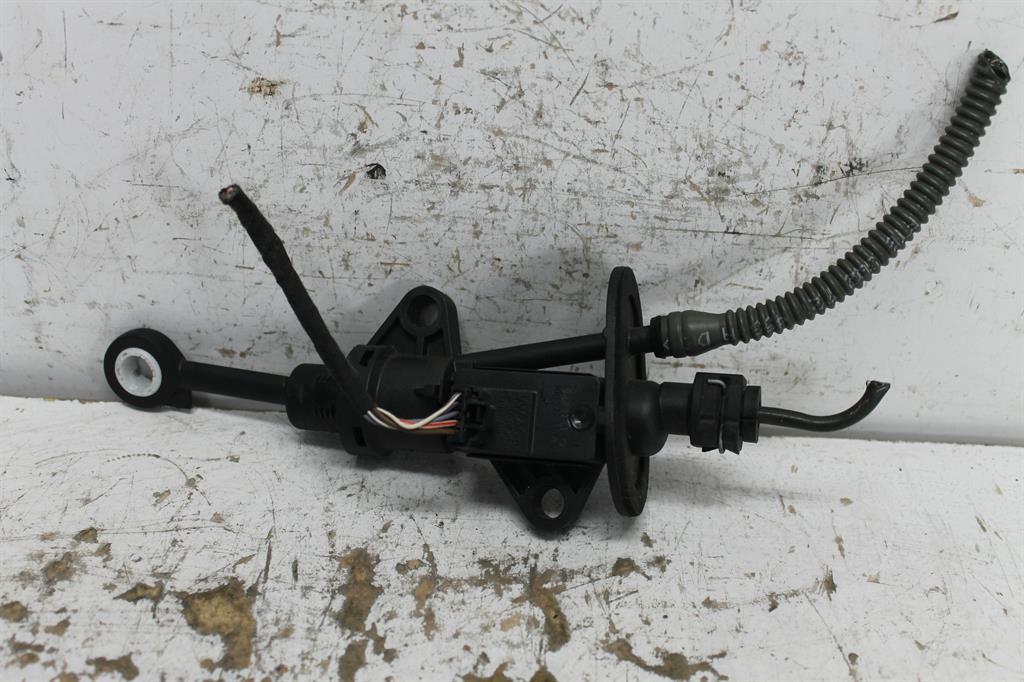 Used Volkswagen, Golf Clutch Master Cylinder Gen 7 12/12 08/20 2013 – image 1 - All Good Parts