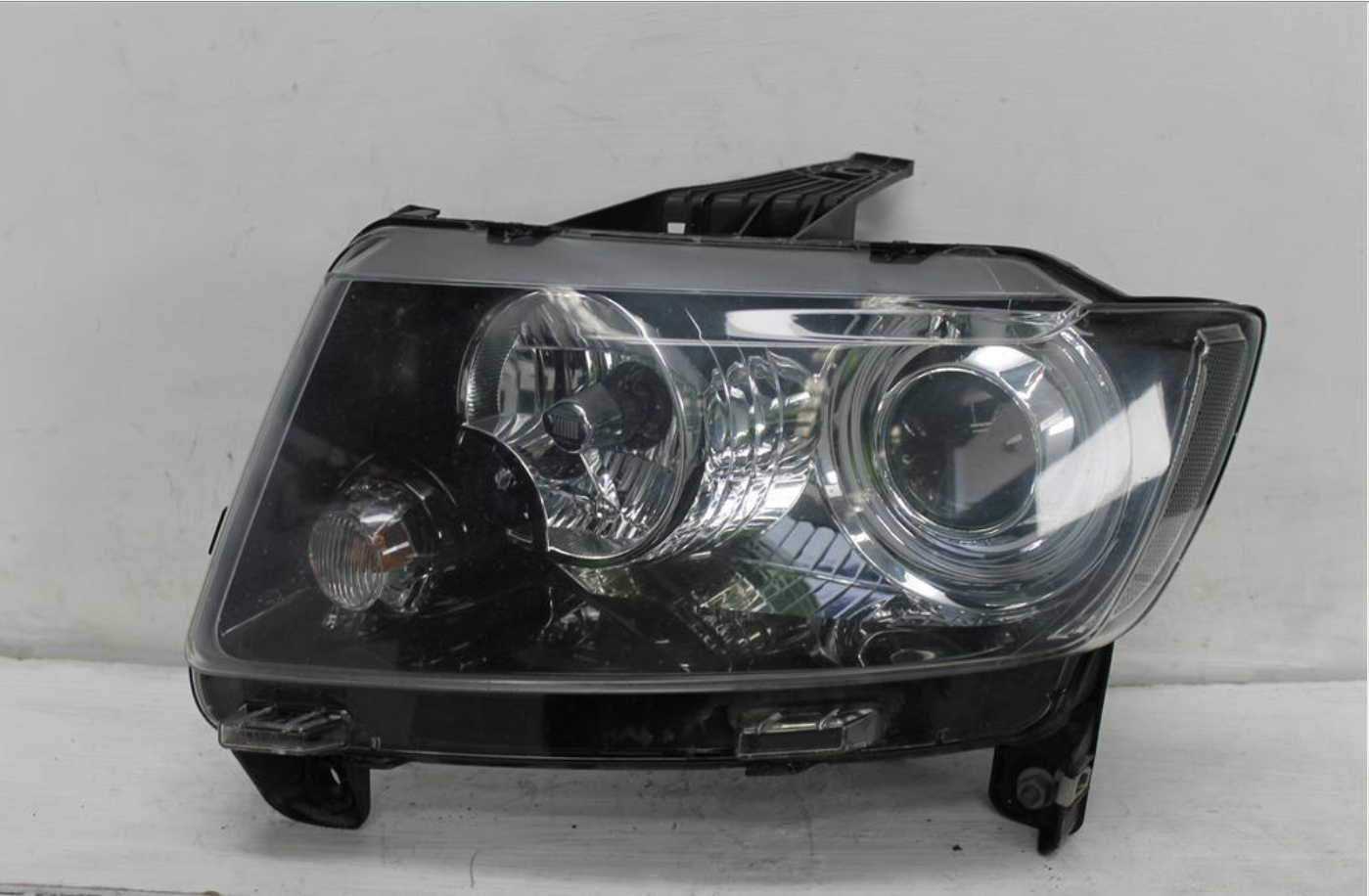 Used Jeep, Compass Left Headlamp Mk Black Inner Bezel 07/13 12/16 2014 – image 1 - All Good Parts